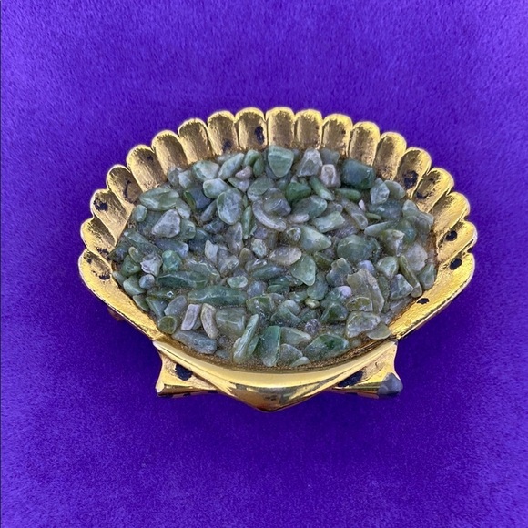 Jewelry - 💛 Vintage Gold & Green Jade Chip Shell Brooch